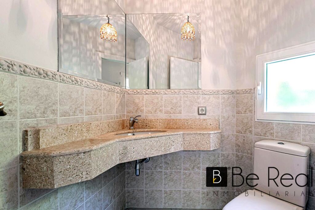 Imagen 2 de VIVIENDA UNIFAMILIAR DE DISEÑO CON PISCINA PRIVADA EN LA URBANIZACIÓN JARABELTRÁN