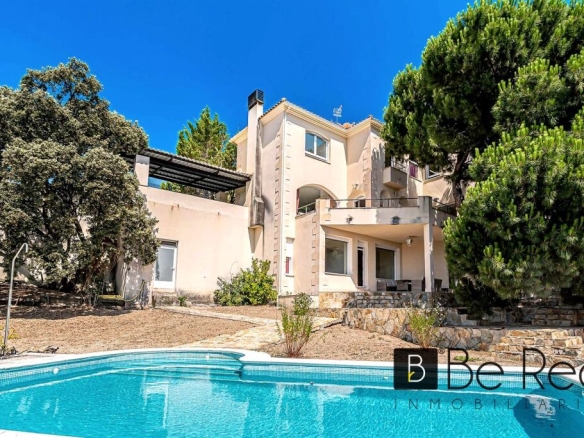 Imagen 1 de VIVIENDA UNIFAMILIAR DE DISEÑO CON PISCINA PRIVADA EN LA URBANIZACIÓN JARABELTRÁN