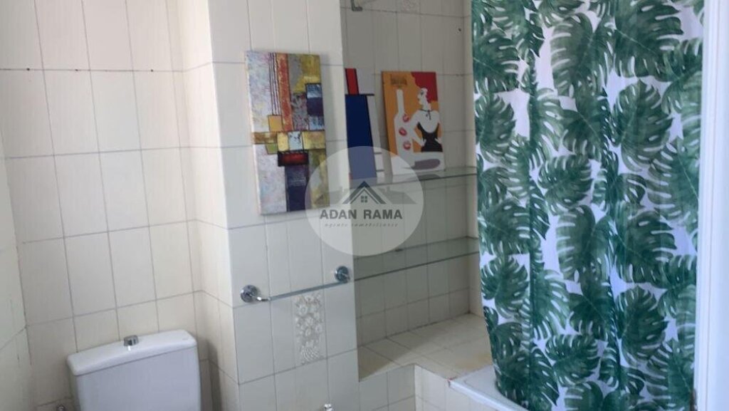 de 90m2 con 3 dormitorios y 1 baño