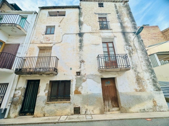 Imagen 2 de Casa esquinera para reformar en el centro del pueblo