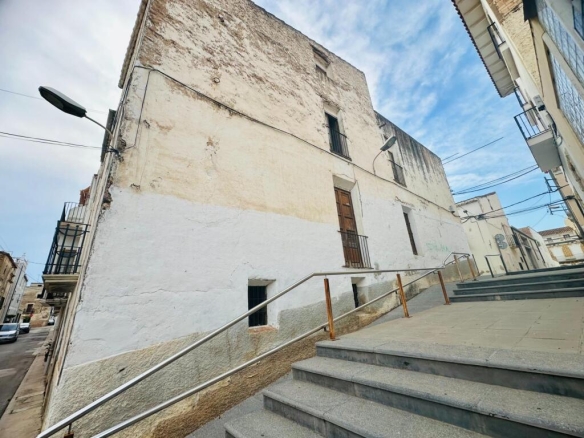 Imagen 3 de Casa esquinera para reformar en el centro del pueblo