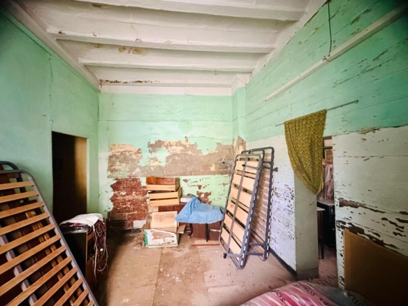 Imagen 4 de Casa esquinera para reformar en el centro del pueblo