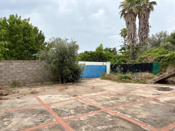 Imagen 2 de Finca con casa para terminar y nave en Jesús