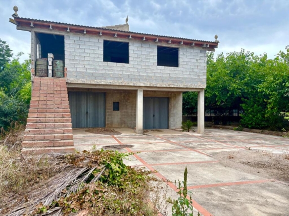 Imagen 4 de Finca con casa para terminar y nave en Jesús