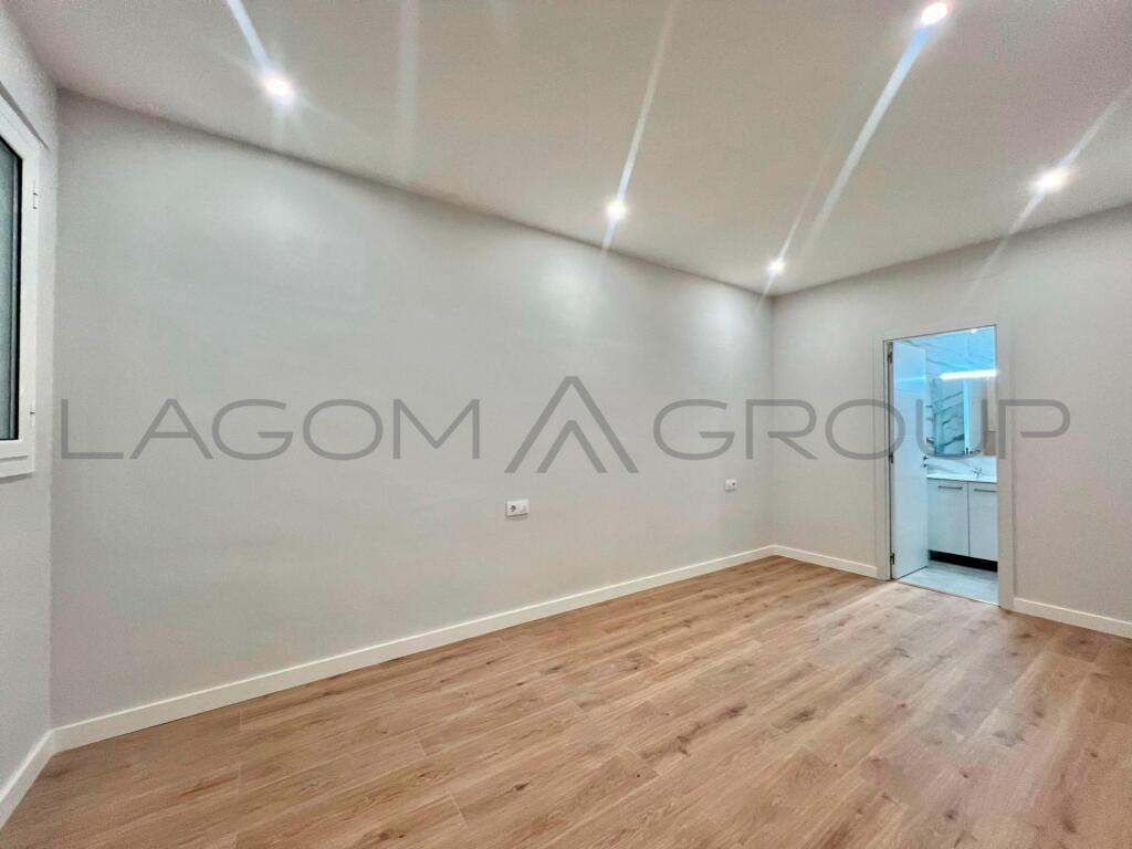 Imagen 3 de Atractivo local de 193 m² en la calle Génova de Bcn