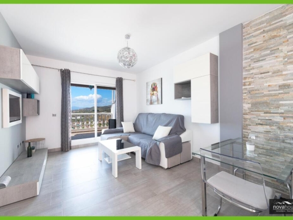 Imagen 2 de Piso recientemente renovado con increibles vistas en Torrox costa