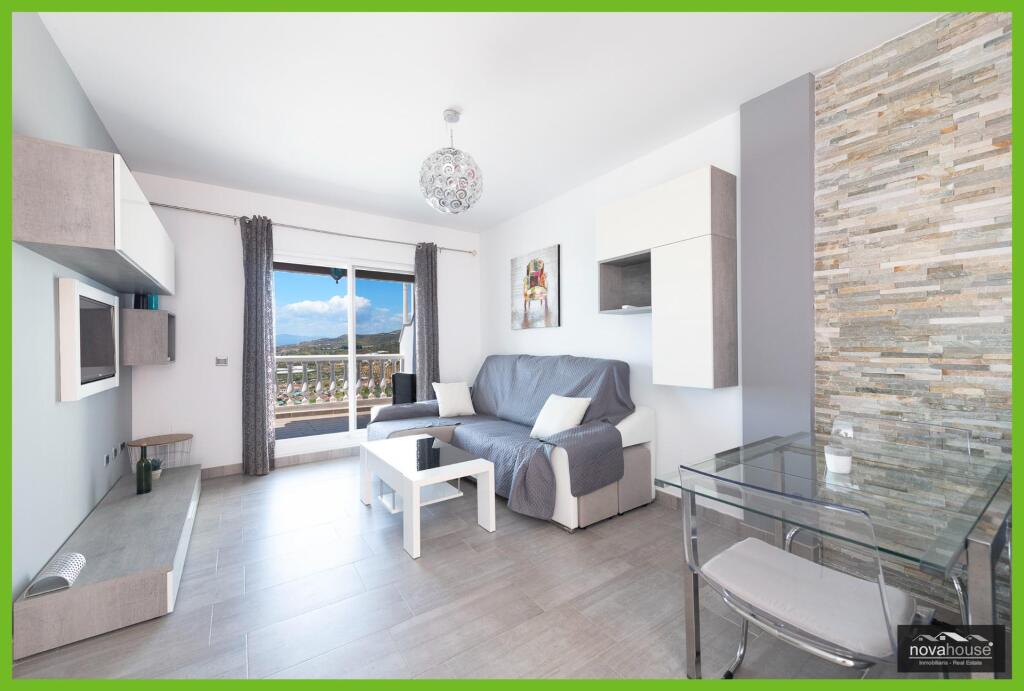 Imagen 2 de Piso recientemente renovado con increibles vistas en Torrox costa