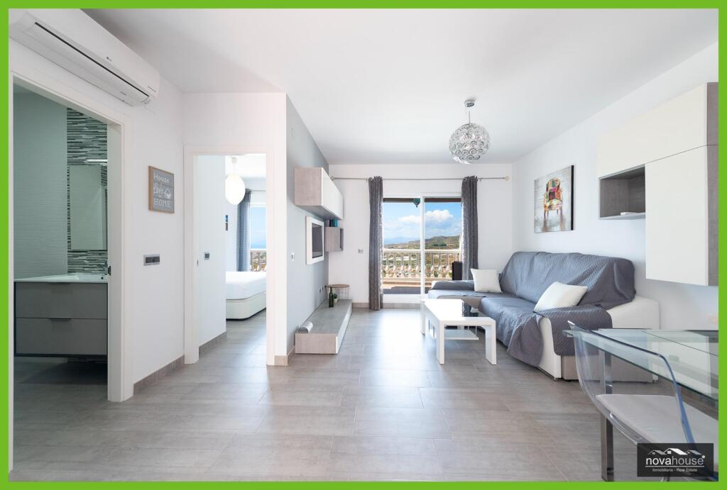 Imagen 3 de Piso recientemente renovado con increibles vistas en Torrox costa