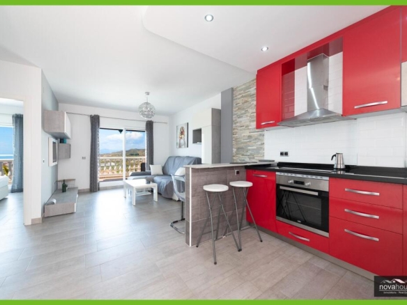 Imagen 1 de Piso recientemente renovado con increibles vistas en Torrox costa