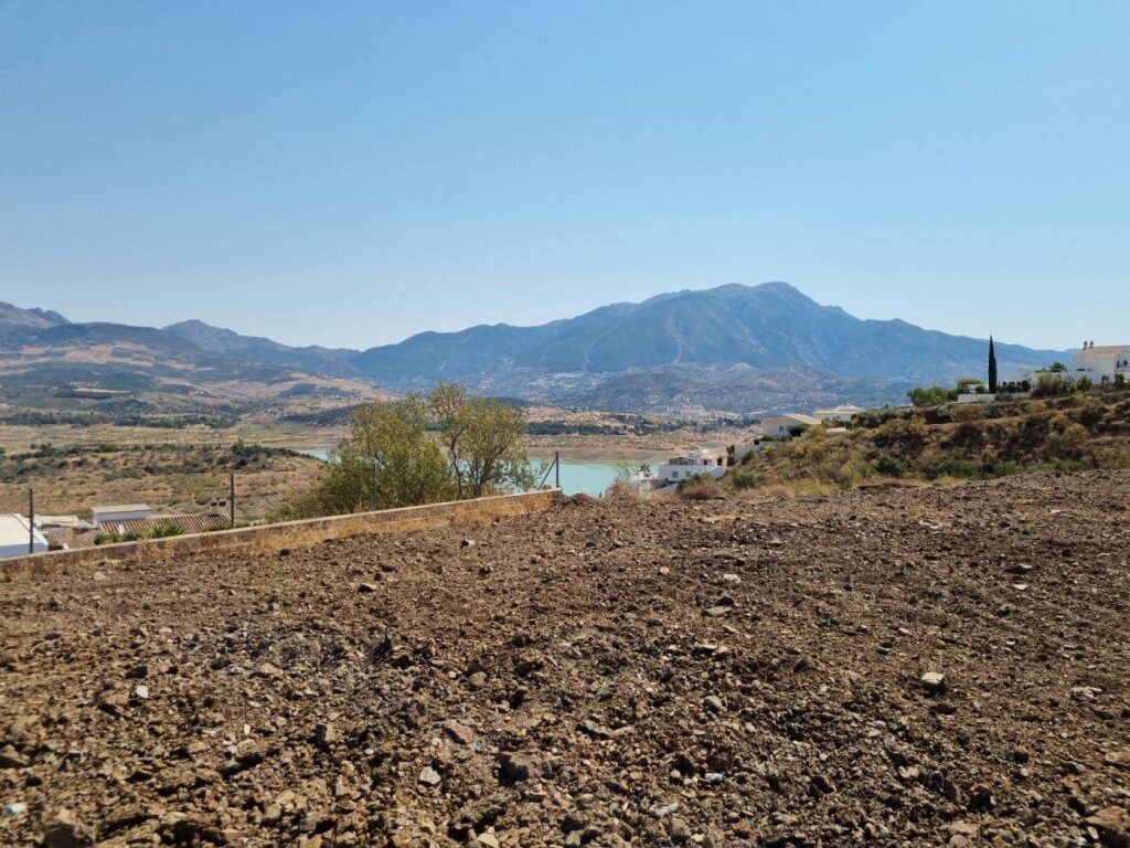 Imagen 4 de GRAN FINCA EN LA VIÑUELA AL LADO DEL PANTANO