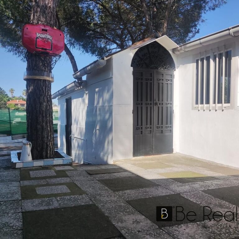 PISCINA Y ZONA DE OCIO EN MÉRIDA
