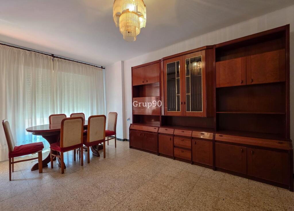 Imagen 2 de ? ¡OPORTUNIDAD EN LA ZONA CLOT! PISO DE 4 HABITACIONES CON ASCENSOR ?