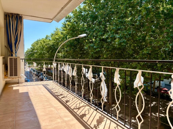 Imagen 1 de Fantástico piso de tres habitaciones y dos terrazas con vistas a la Av. Catalunya - El Club del Propietario Imagen 1 de Fantástico piso de tres habitaciones y dos terrazas con vistas a la Av. Catalunya