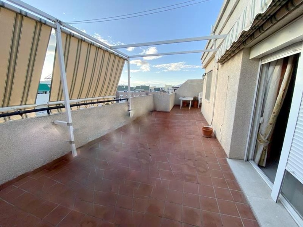 Imagen 2 de ¡¡ESTUPENDO ATICO EN C/ ANTIGONA (EL ROMERAL-TEATINOS) CERCA DEL CLINICO!