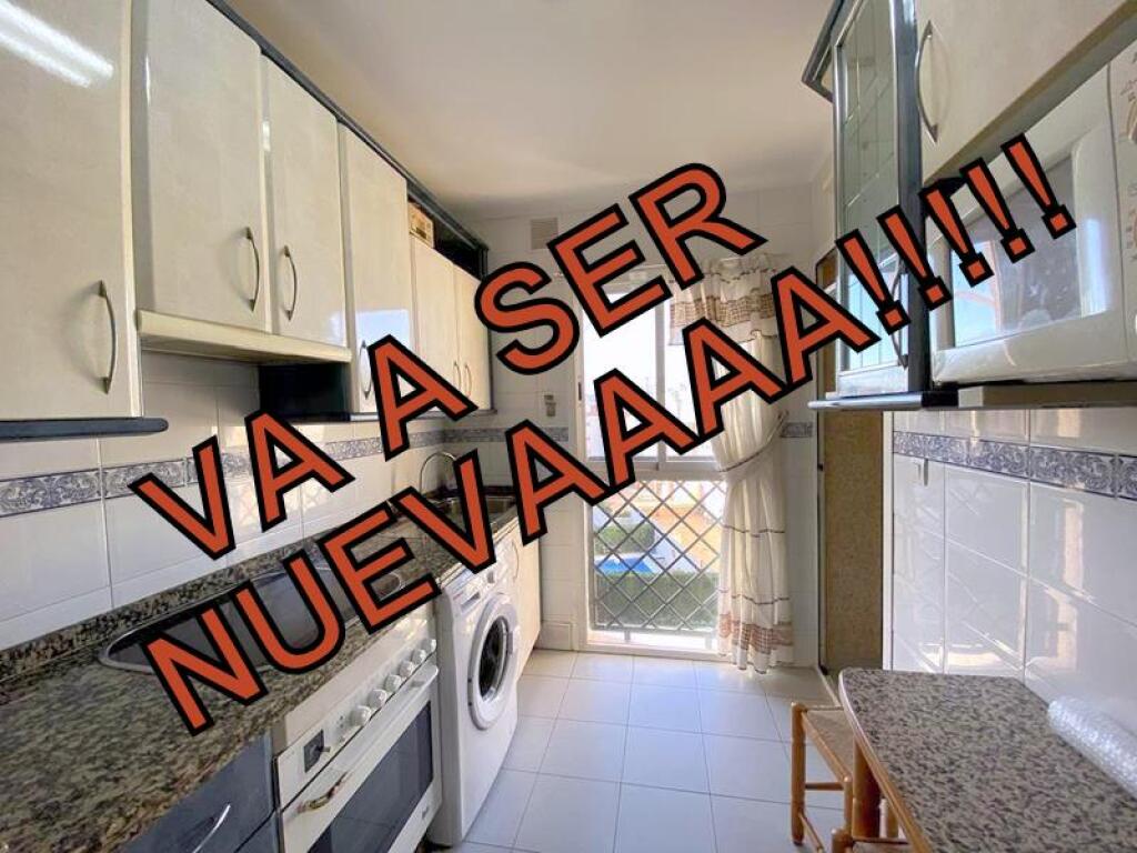 Imagen 4 de ¡¡ESTUPENDO ATICO EN C/ ANTIGONA (EL ROMERAL-TEATINOS) CERCA DEL CLINICO!