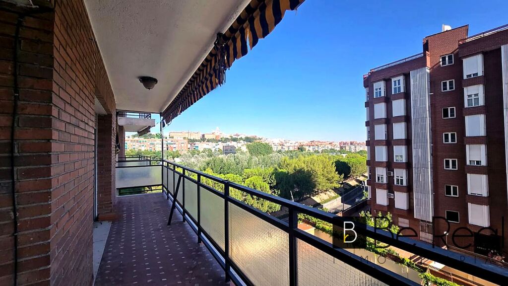 Imagen 3 de EN VENTA PISO CON TERRAZA A REFORMAR EN PUERTA DEL ÁNGEL (MADRID).