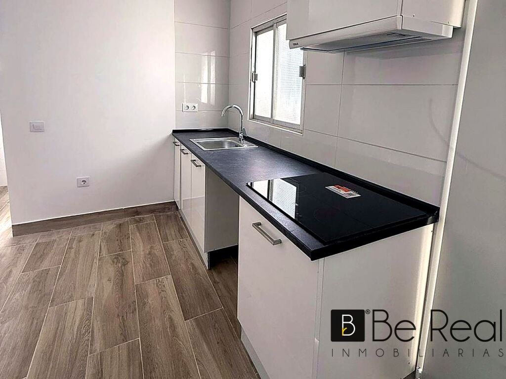 Imagen 2 de EN ALQUILER PISO INDEPENDIENTE CON TERRAZA EN SEVILLA LA NUEVA (MADRID).