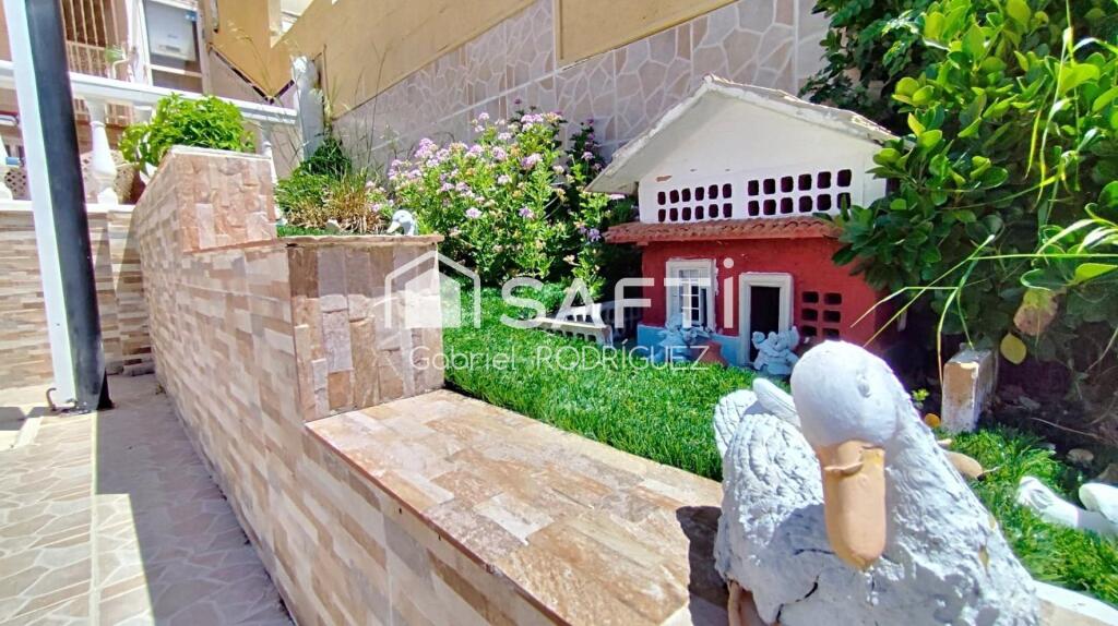 Imagen 2 de ¡Gran chalet en venta junto al Centro Comercial El Faro