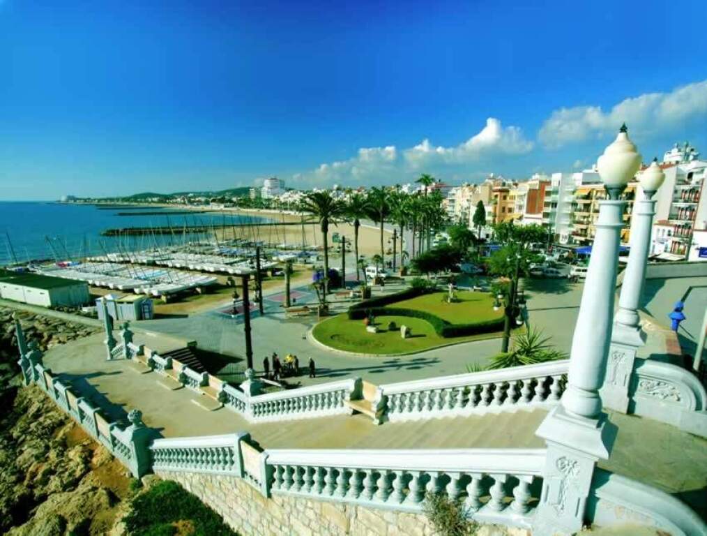 Imagen 2 de Local en venta o alquiler en el Passeig de la Ribera (Paseo Marítimo)
