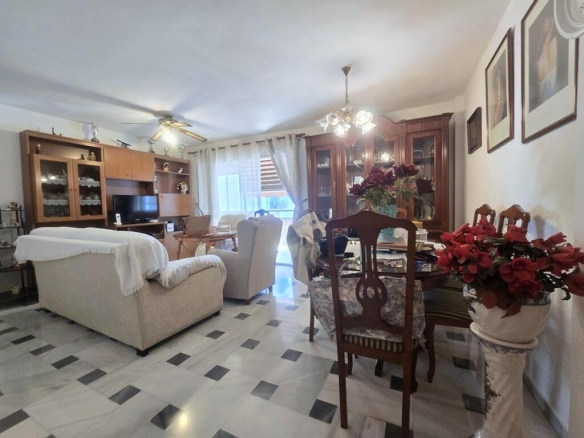 Imagen 2 de AMPLIA VIVIENDA FAMILIAR EN CIUDAD JARDÍN – MÁLAGA