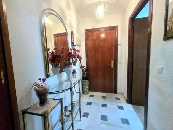 Imagen 4 de AMPLIA VIVIENDA FAMILIAR EN CIUDAD JARDÍN – MÁLAGA