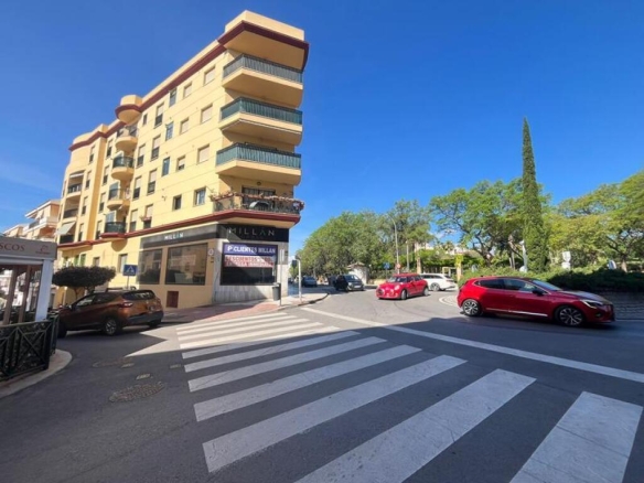 Imagen 1 de SE VENDE LOCAL COMERCIAL EN BRUTO CON UNA UBICACIÓN EXCELENTE EN  ESTEPONA