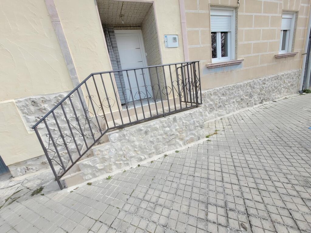 Imagen 4 de VENDEMOS CASA TOTALMENTE REFORMADA EN ARRABAL DE PORTILLO.