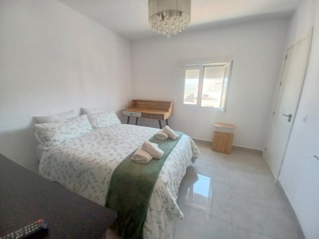 Imagen 4 de ESPECTACULAR ADOSADA EN VENTA EN MANILVA PUEBLO