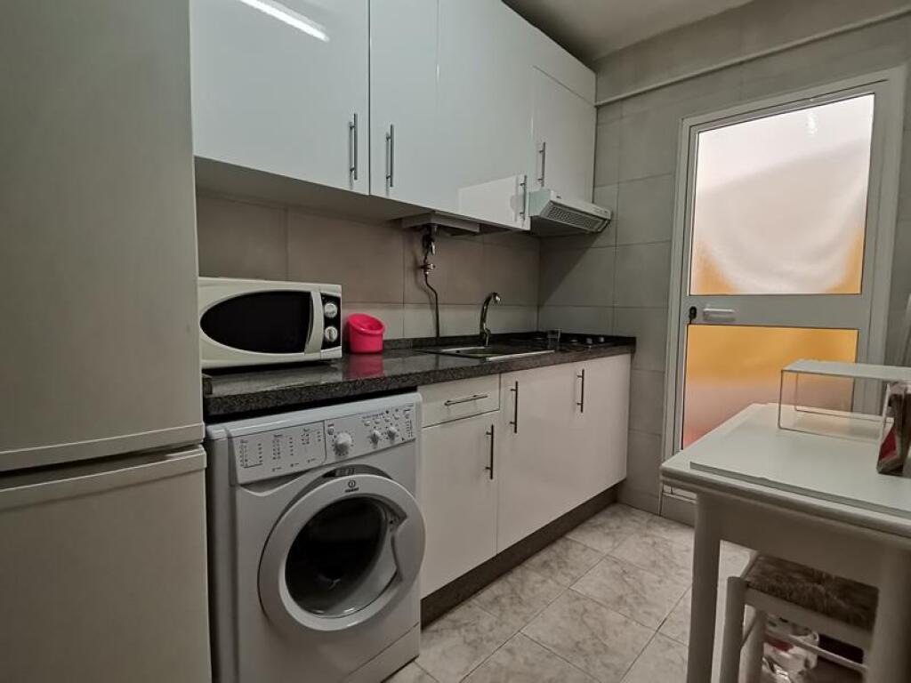 Imagen 2 de ESTUPENDA VIVIENDA DE DOS DORMITORIOS TOTALMENTE REFORMADA