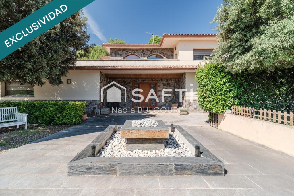 Imagen 2 de Exclusiva villa de lujo con piscina y vistas panorámicas a Montserrat