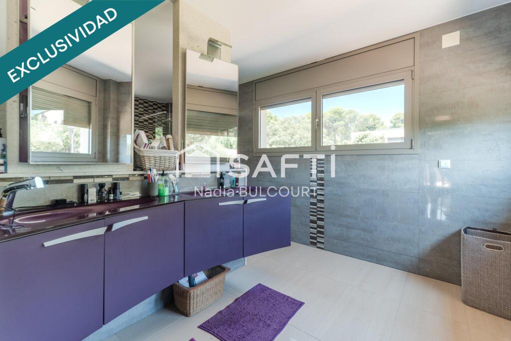 Imagen 4 de Exclusiva villa de lujo con piscina y vistas panorámicas a Montserrat