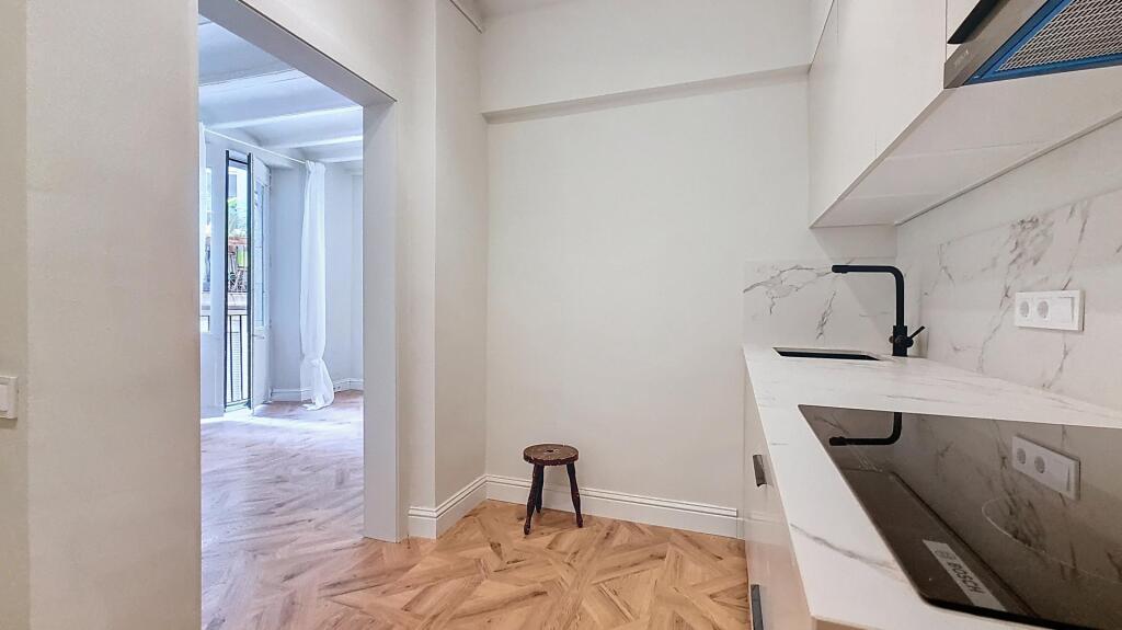 Imagen 3 de Piso a estrenar a 50 metros de la famosa Plaza Reial.