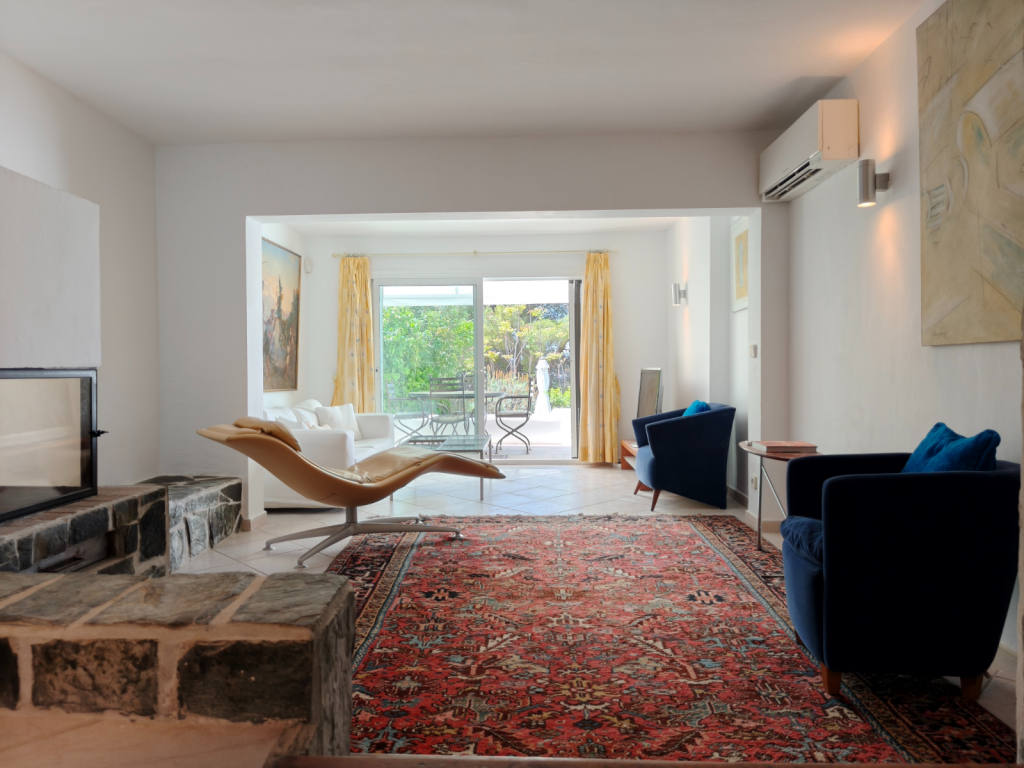 Imagen 2 de Adosada en Venta en Cap Martinet Baleares