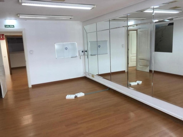 Imagen 3 de Céntrico local en el centro de Torrelavega