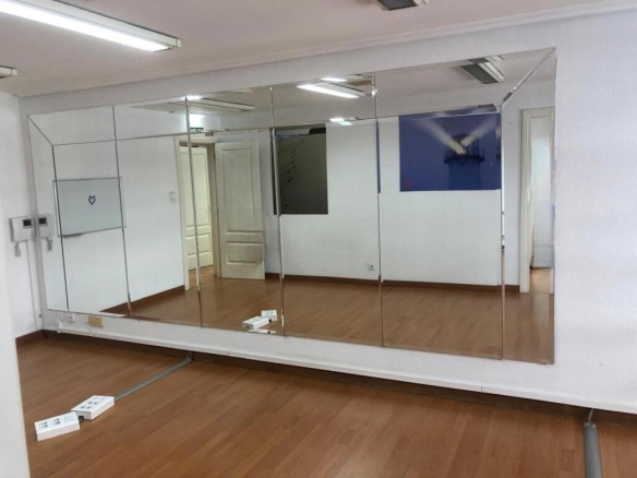 Imagen 4 de Céntrico local en el centro de Torrelavega