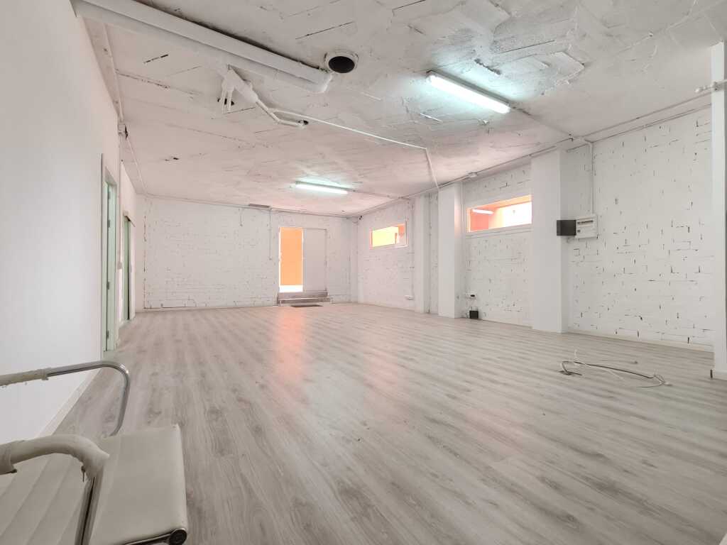 Imagen 3 de Local comercial en Venta en Santa Eulalia Del Rio Baleares