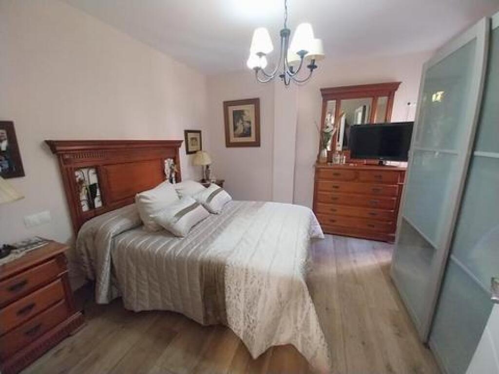 Imagen 2 de PISO DE 3 HABITACIONES REFORMADO Y CERCA DE TODOS LOS SERVICIOS