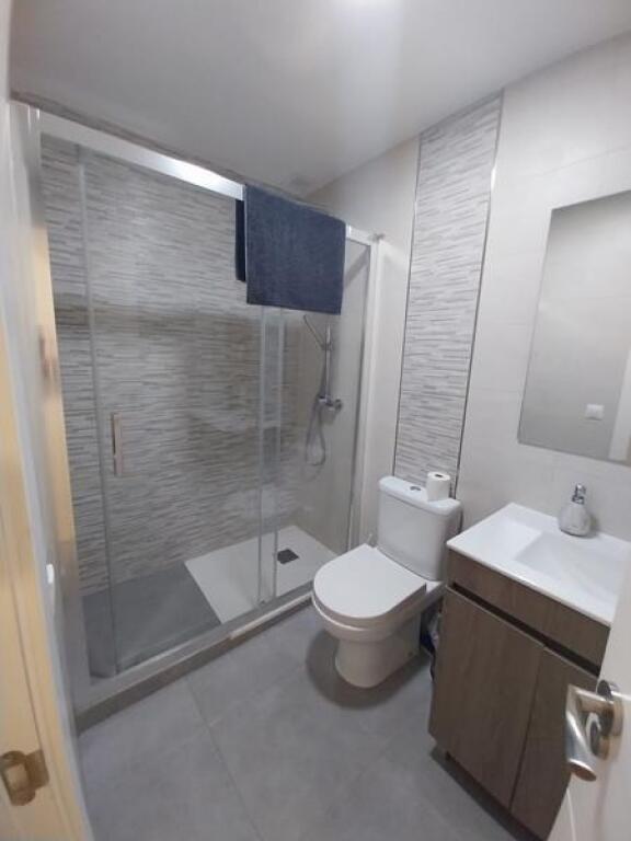 Imagen 4 de PISO DE 3 HABITACIONES REFORMADO Y CERCA DE TODOS LOS SERVICIOS