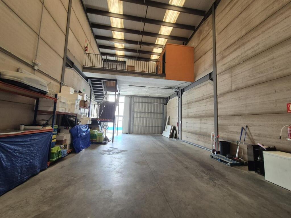 Imagen 3 de ? Se vende nave industrial adosada