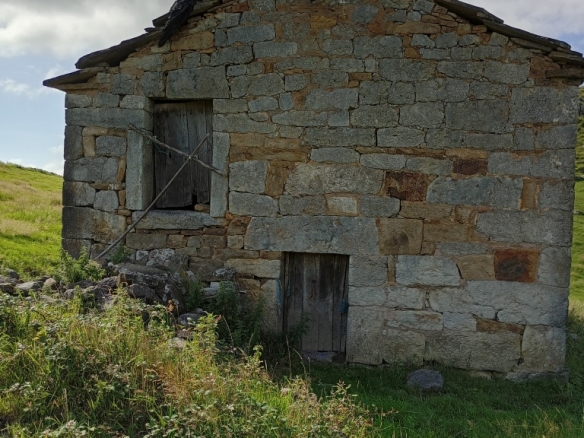 Imagen 2 de Edificio singular en Venta en San Roque De Riomiera Cantabria