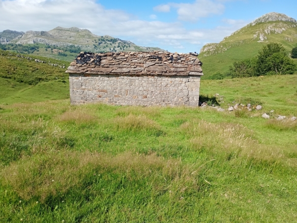 Imagen 1 de Edificio singular en Venta en San Roque De Riomiera Cantabria
