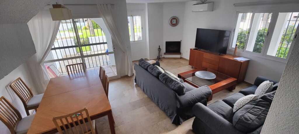 Imagen 2 de EN VENTA ESPECTACULAR CASA ADOSADA EN MARINA DE CASARES.