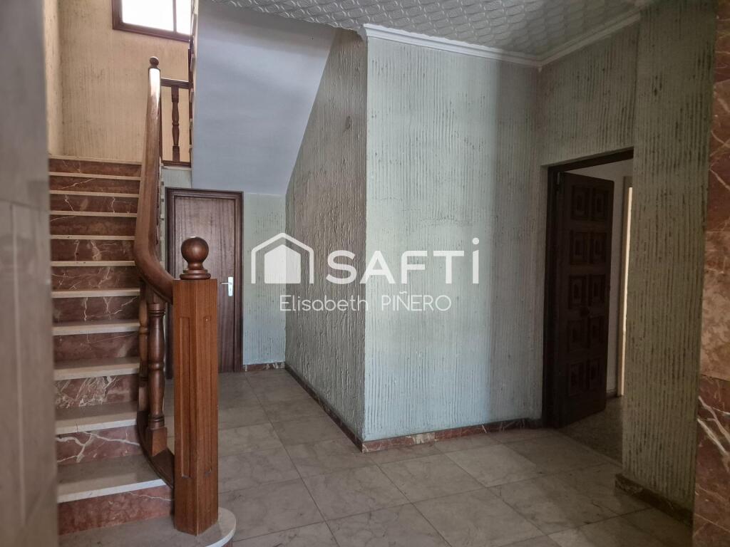 Imagen 2 de Impresionante bajo con carácter de casa y potencial de negocio en el corazón de Montijo