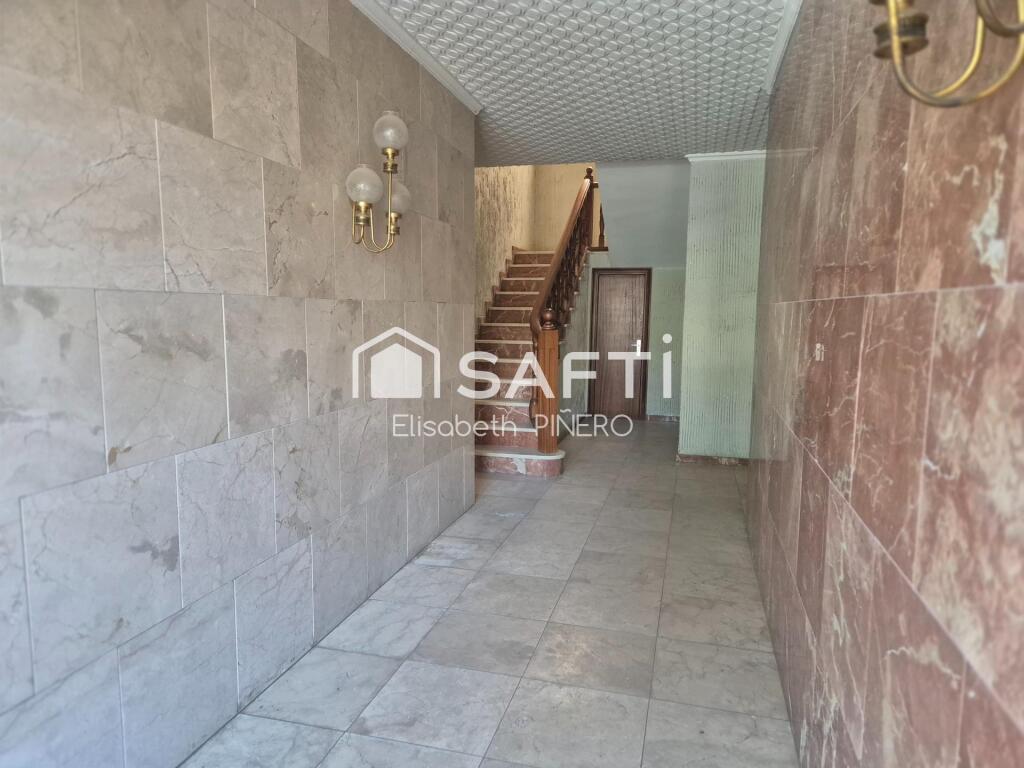 Imagen 3 de Impresionante bajo con carácter de casa y potencial de negocio en el corazón de Montijo