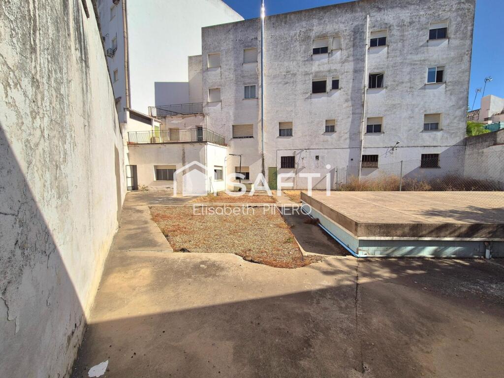 Imagen 4 de Impresionante bajo con carácter de casa y potencial de negocio en el corazón de Montijo