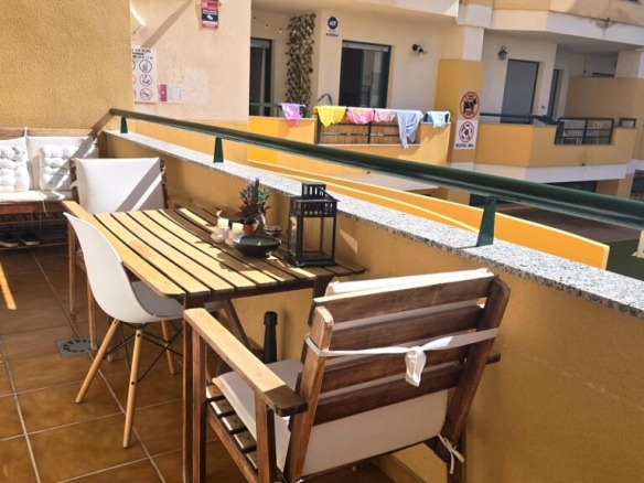 Imagen 2 de Piso de 1 dormitorio con vistas al mar en Torrequebrada