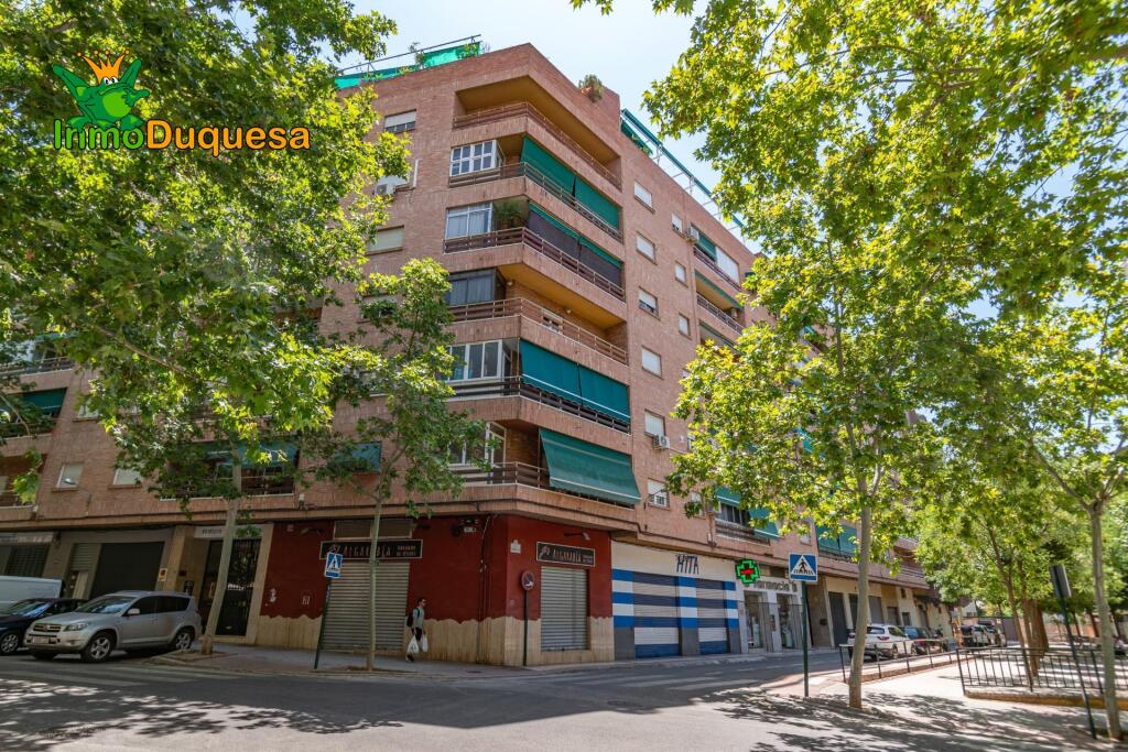 Imagen 3 de Piso en el Barrio de la Cruz con 4 Dorm.