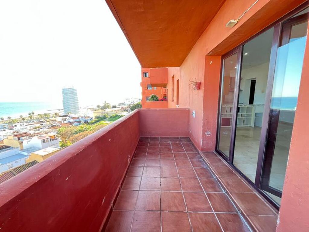 Imagen 2 de GRAN OCASIÓN:  PISO DE 2 DORMITORIO EN EL PUERTO DE ESTEPONA