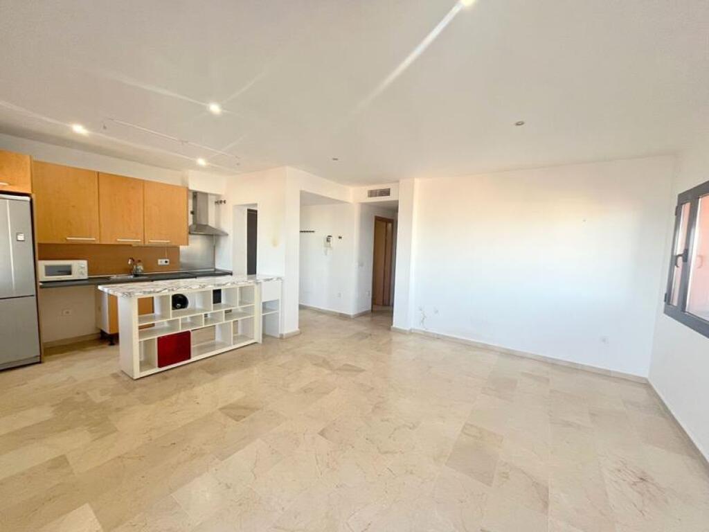 Imagen 4 de GRAN OCASIÓN:  PISO DE 2 DORMITORIO EN EL PUERTO DE ESTEPONA