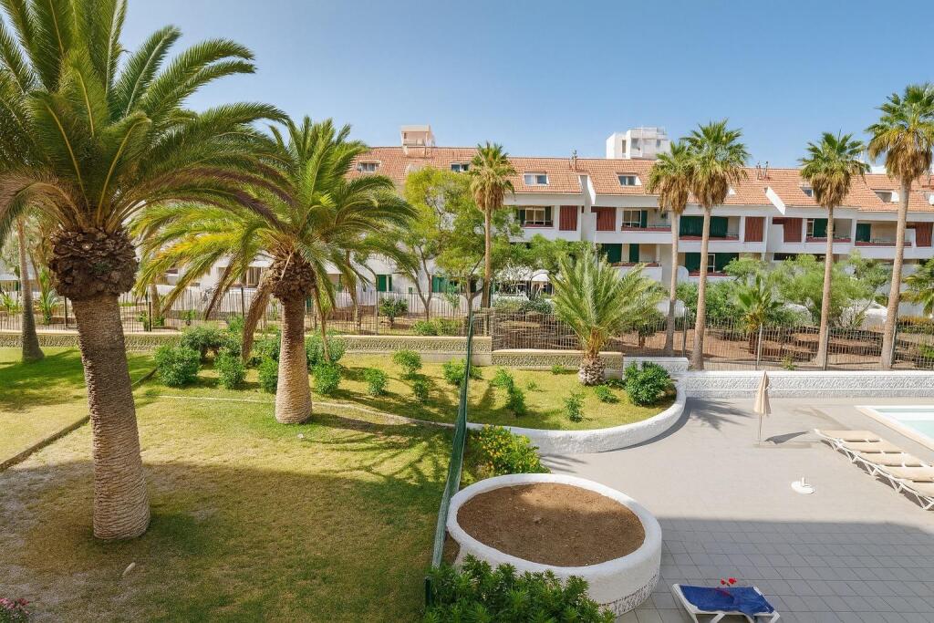 Imagen 2 de Apartamento de 2 dormitorios en venta en Playa de Las Américas – Vistas a la piscina